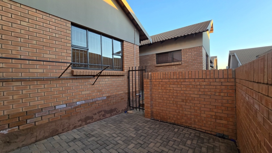 1 Bedroom Property for Sale in Vredenhof Sh Free State